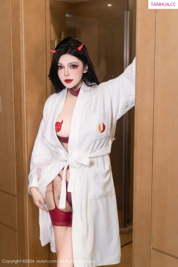 伊丽莎有点白  [XiuRen]高清写真图 2024.10.28 No.9352 伊丽莎有点白 美臀性感第13张图片